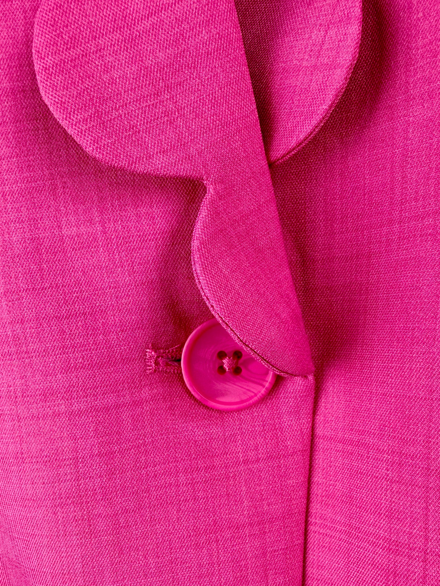 Powerfully Polished-Scallop Detail Single-Button Blazer