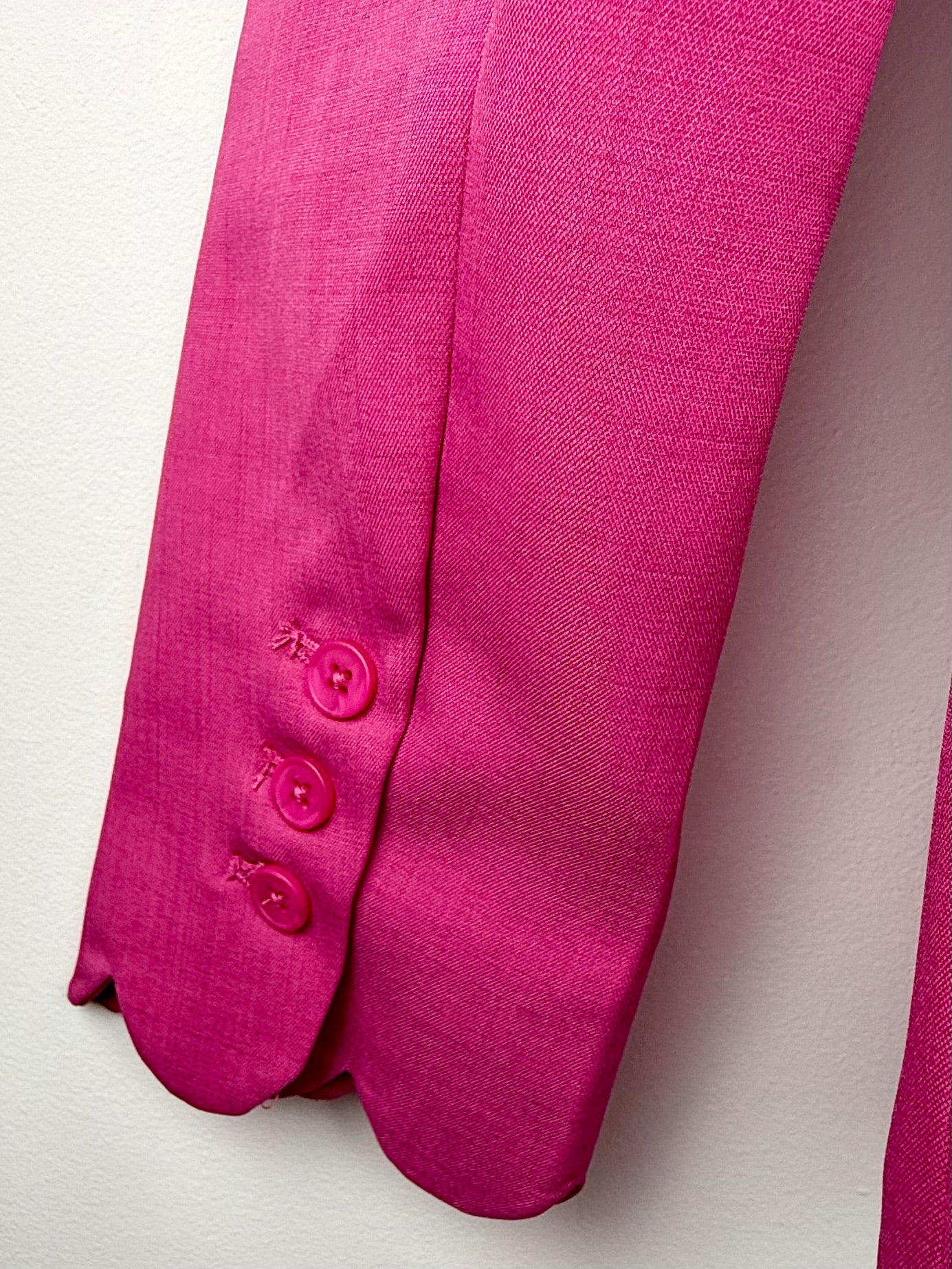 Powerfully Polished-Scallop Detail Single-Button Blazer