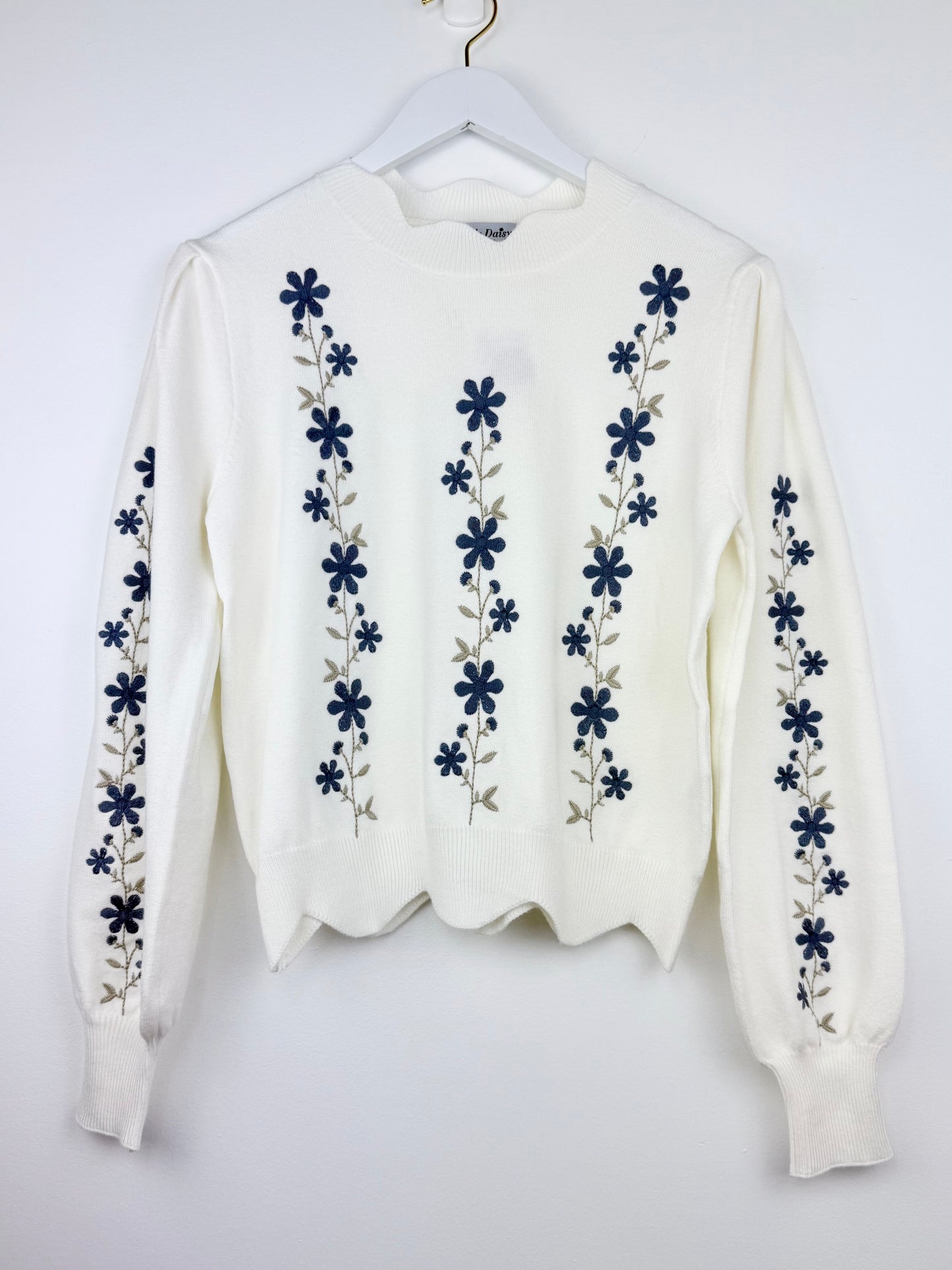 Vintage Bloom-Scallop Hem Sweater
