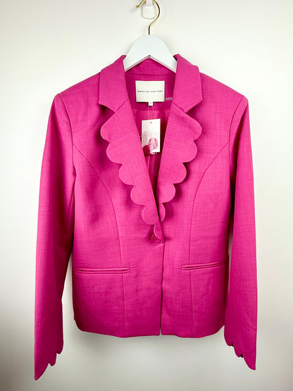 Powerfully Polished-Scallop Detail Single-Button Blazer