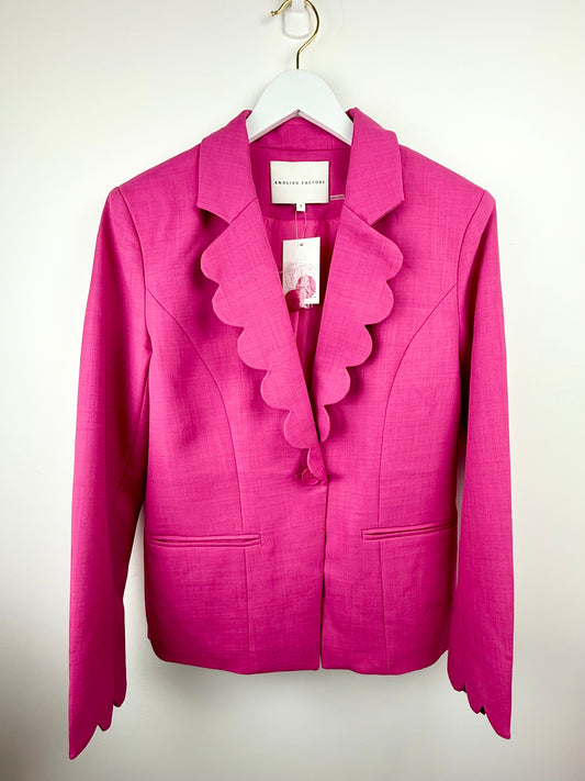 Powerfully Polished-Scallop Detail Single-Button Blazer