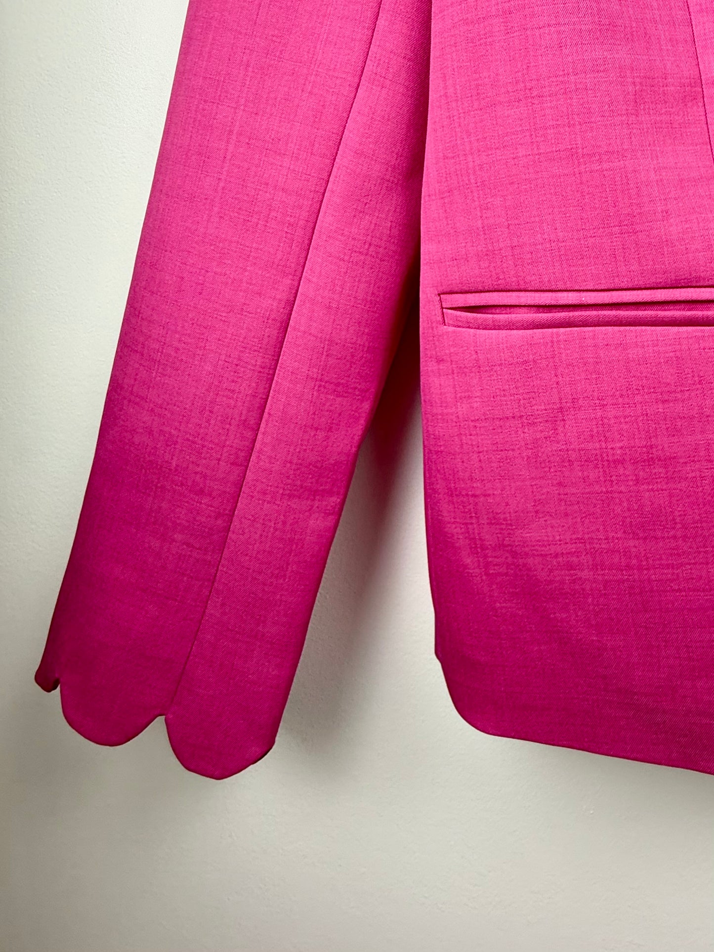 Powerfully Polished-Scallop Detail Single-Button Blazer
