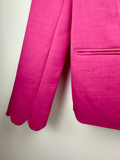 Powerfully Polished-Scallop Detail Single-Button Blazer