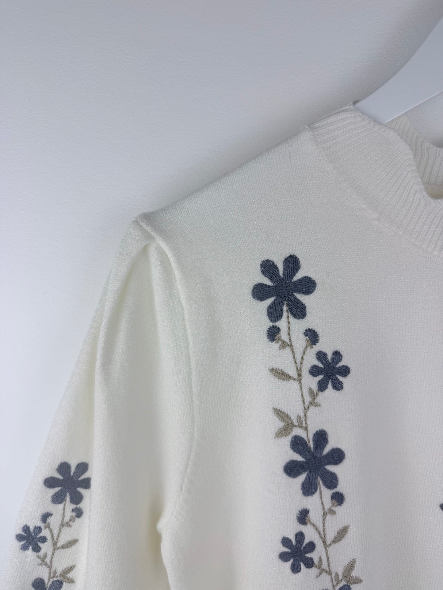 Vintage Bloom-Scallop Hem Sweater